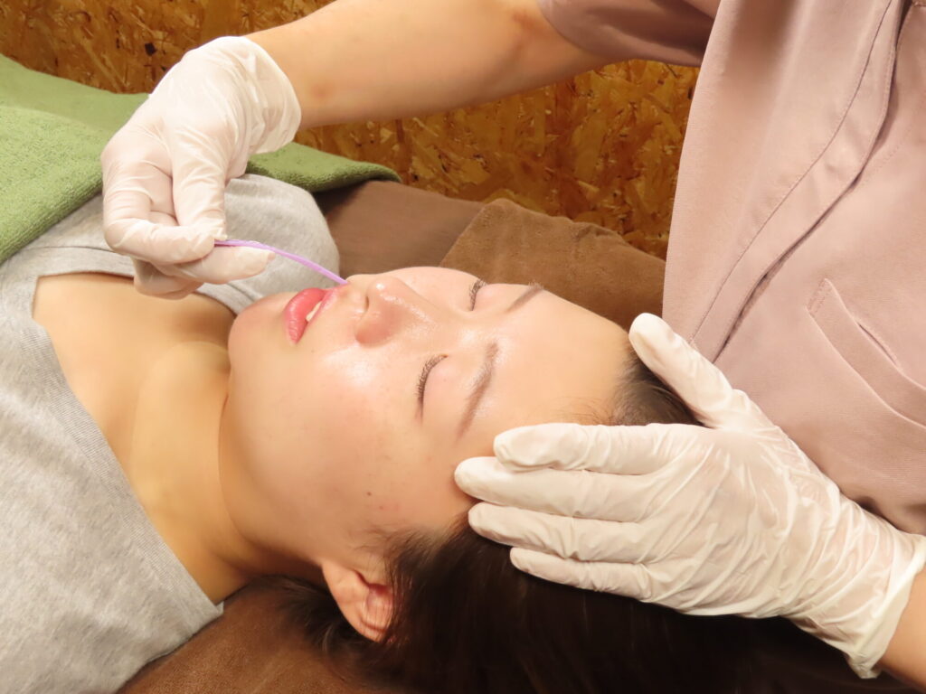 食いしばりのコリをゆるめる施術